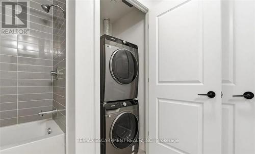 340 - 2343 Khalsa Gate, Oakville, ON - Indoor Photo Showing Laundry Room