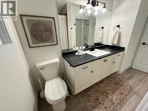995 Graf Road, Kelowna, BC - Indoor Photo Showing Bathroom