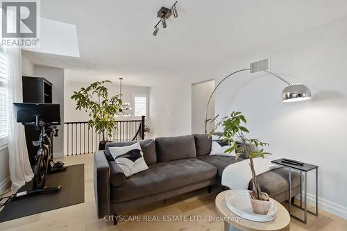 4269 Vivaldi Road, Burlington, ON - Indoor Photo Showing Living Room