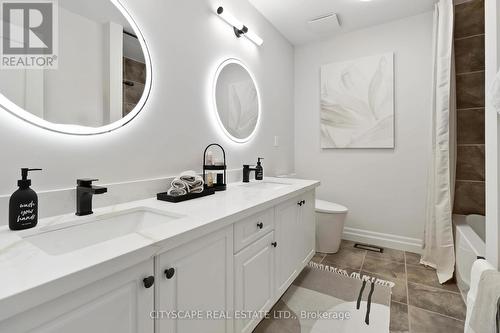 4269 Vivaldi Road, Burlington, ON - Indoor Photo Showing Bathroom