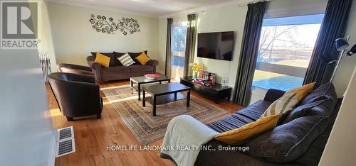 5468 Appleby Line, Burlington, ON - Indoor Photo Showing Living Room