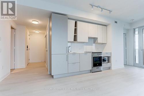 2103 - 3900 Confederation Parkway, Mississauga, ON - Indoor Photo Showing Kitchen