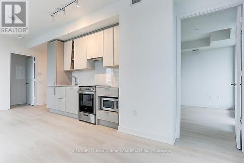 2103 - 3900 Confederation Parkway, Mississauga, ON - Indoor Photo Showing Kitchen