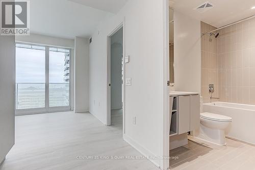 2103 - 3900 Confederation Parkway, Mississauga, ON - Indoor Photo Showing Bathroom