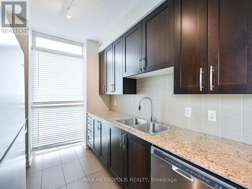 1004 - 4070 Confederation Parkway, Mississauga, ON - Indoor Photo Showing Kitchen With Double Sink With Upgraded Kitchen