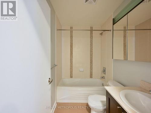 1004 - 4070 Confederation Parkway, Mississauga, ON - Indoor Photo Showing Bathroom