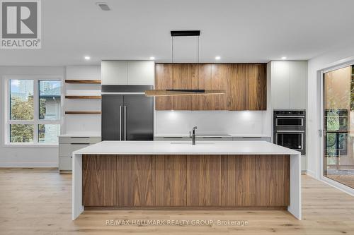 481 Wentworth Avenue, Ottawa, ON - Indoor Photo Showing Kitchen