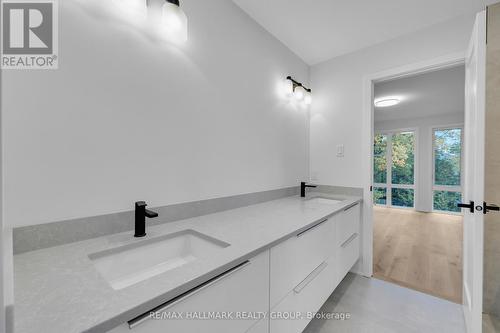 481 Wentworth Avenue, Ottawa, ON - Indoor Photo Showing Bathroom