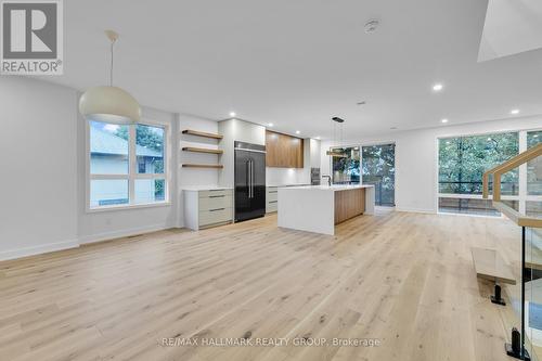 481 Wentworth Avenue, Ottawa, ON - Indoor Photo Showing Kitchen