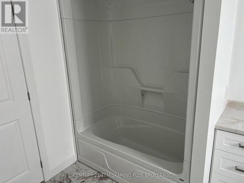 40 Tenth Avenue S, Armstrong (Earlton), ON - Indoor Photo Showing Bathroom