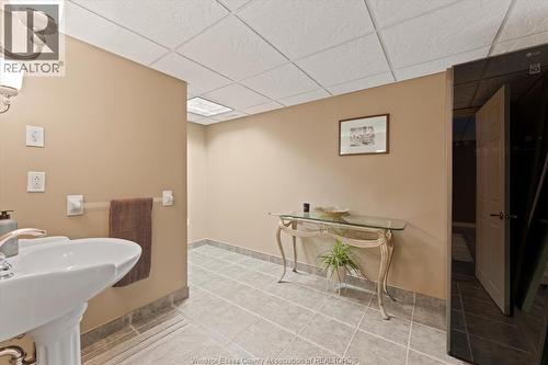 227 Clubview Drive, Amherstburg, ON - Indoor Photo Showing Bathroom
