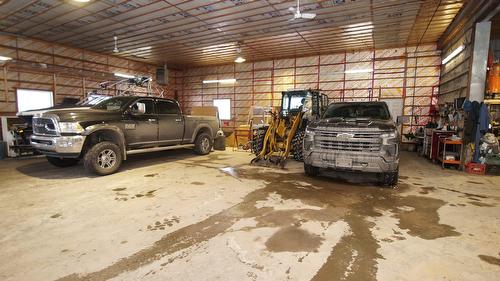 Garage - 305 Rue Laforest, Saint-Alphonse-Rodriguez, QC - Indoor Photo Showing Garage