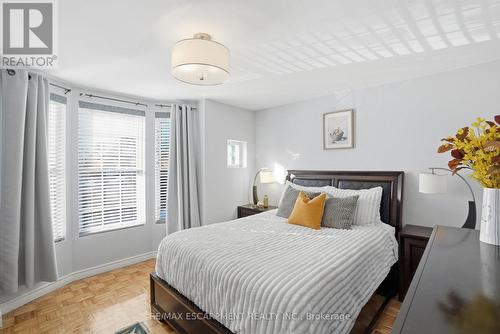 81 Simcoe Street E, Hamilton, ON - Indoor Photo Showing Bedroom