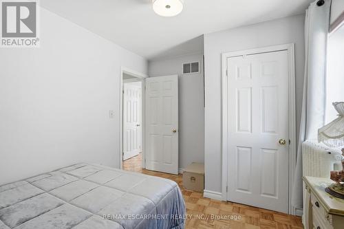 81 Simcoe Street E, Hamilton, ON - Indoor Photo Showing Bedroom