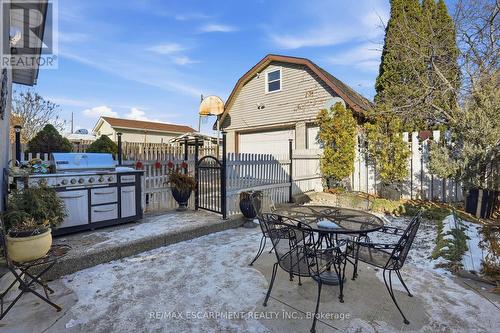 81 Simcoe Street E, Hamilton, ON - Outdoor