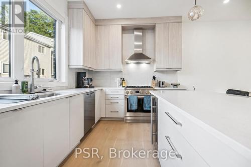 8 Paxton Avenue, St. Catharines, ON - Indoor Photo Showing Kitchen With Upgraded Kitchen