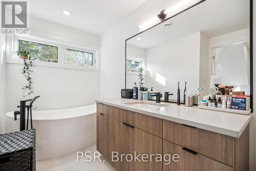 8 Paxton Avenue, St. Catharines, ON - Indoor Photo Showing Bathroom