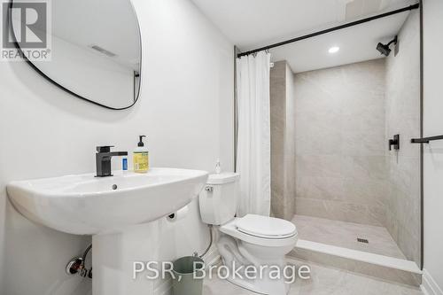 8 Paxton Avenue, St. Catharines, ON - Indoor Photo Showing Bathroom