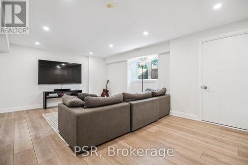 8 Paxton Avenue, St. Catharines, ON - Indoor Photo Showing Living Room
