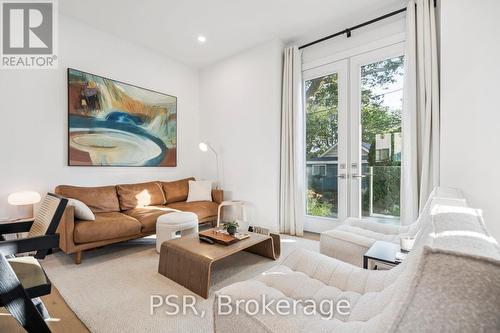 8 Paxton Avenue, St. Catharines, ON - Indoor Photo Showing Living Room
