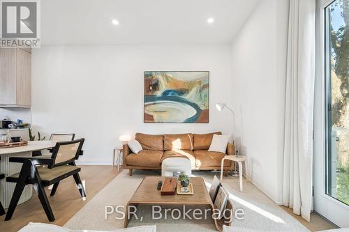 8 Paxton Avenue, St. Catharines, ON - Indoor