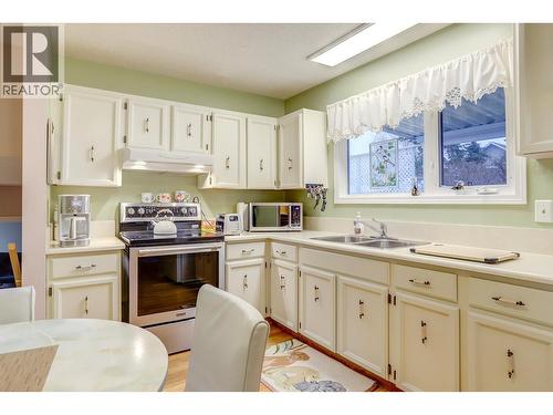 1107 29 Avenue, Vernon, BC - Indoor Photo Showing Kitchen With Double Sink