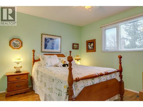 1107 29 Avenue, Vernon, BC - Indoor Photo Showing Bedroom