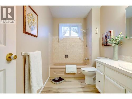 1107 29 Avenue, Vernon, BC - Indoor Photo Showing Bathroom