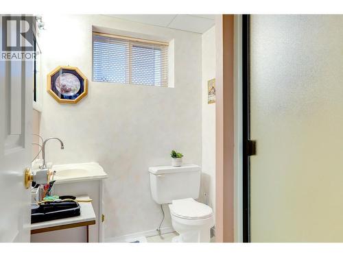 1107 29 Avenue, Vernon, BC - Indoor Photo Showing Bathroom