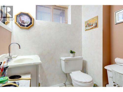 1107 29 Avenue, Vernon, BC - Indoor Photo Showing Bathroom