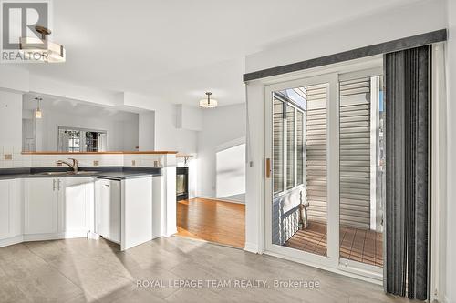 1431 Lynx Crescent, Ottawa, ON - Indoor Photo Showing Kitchen