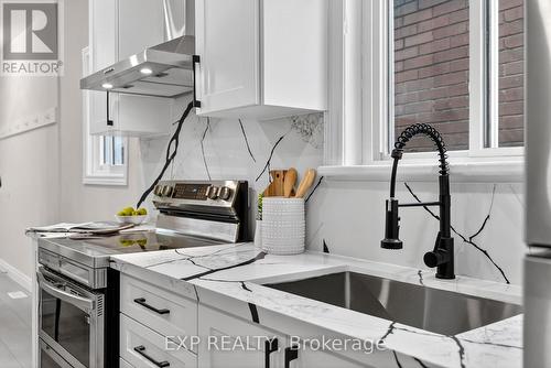 201 Grosvenor Avenue N, Hamilton, ON - Indoor Photo Showing Kitchen