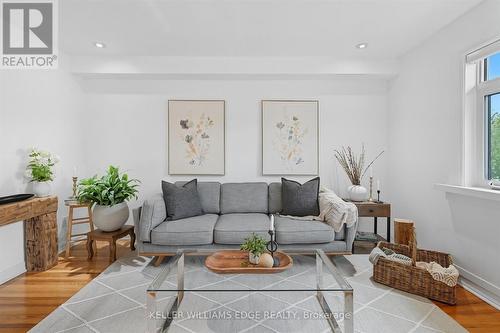 1348 Augustine Drive, Burlington, ON - Indoor Photo Showing Living Room