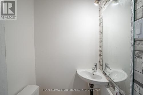 118 Capreol Court, Oshawa (Vanier), ON - Indoor Photo Showing Bathroom
