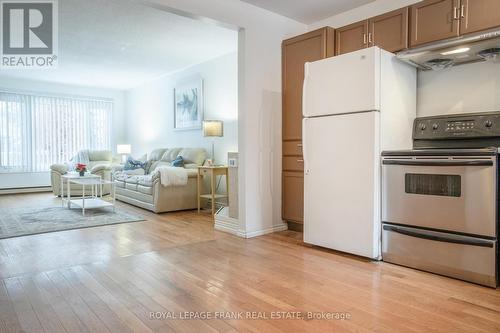 118 Capreol Court, Oshawa (Vanier), ON - Indoor Photo Showing Kitchen
