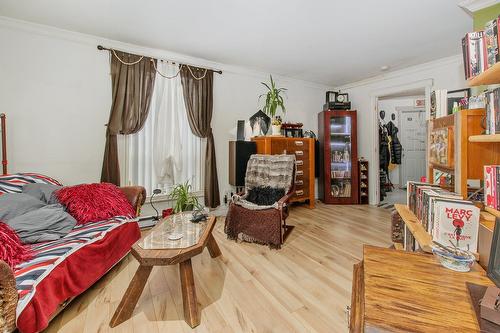 Salon - 127  - 129 Rue Turgeon, Sainte-Thérèse, QC - Indoor