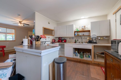 230 Clutus Rd, Bamfield, BC 