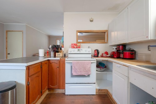 230 Clutus Rd, Bamfield, BC 