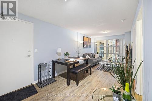407 - 11 St Joseph Street, Toronto, ON - Indoor