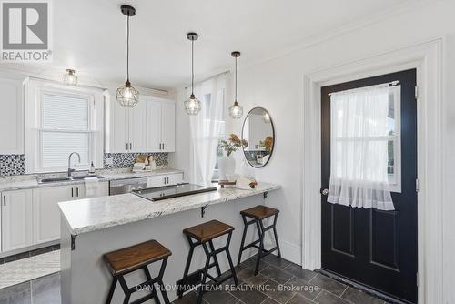 11 King Street W, Kawartha Lakes, ON - Indoor Photo Showing Kitchen With Upgraded Kitchen