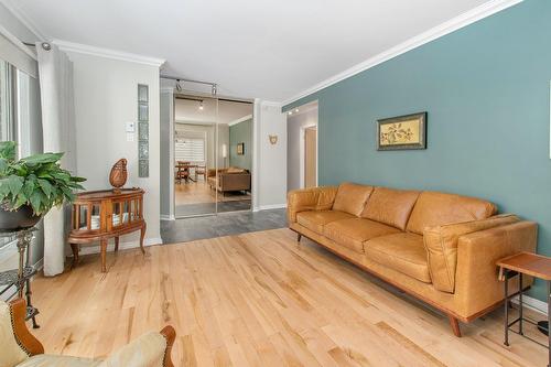 Living room - 9840 Rue Basile-Routhier, Montréal (Ahuntsic-Cartierville), QC - Indoor Photo Showing Living Room