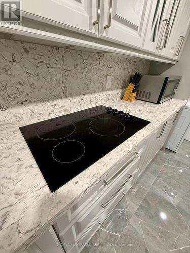 7044 Chigwel Court, Mississauga, ON - Indoor Photo Showing Kitchen