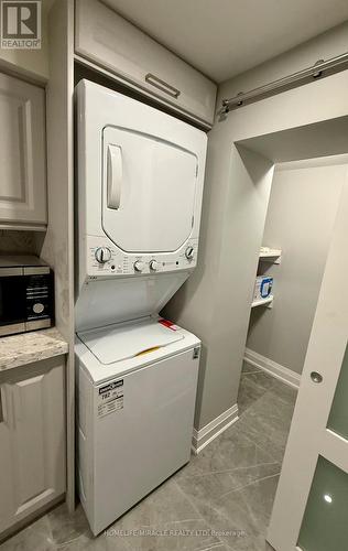 7044 Chigwel Court, Mississauga, ON - Indoor Photo Showing Laundry Room