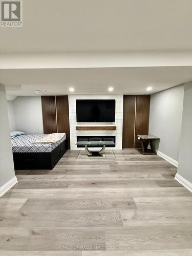 7044 Chigwel Court, Mississauga, ON - Indoor