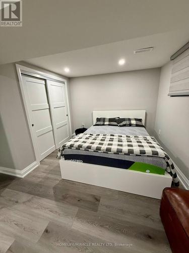 7044 Chigwel Court, Mississauga, ON - Indoor