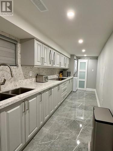 7044 Chigwel Court, Mississauga, ON - Indoor Photo Showing Kitchen With Double Sink