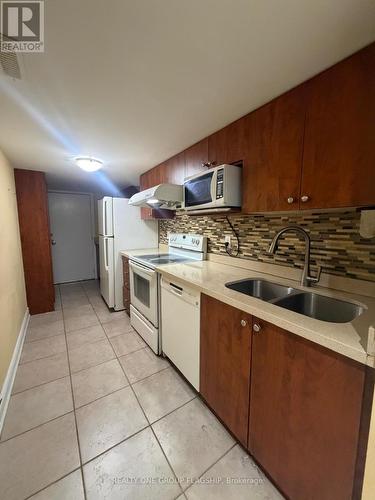 5283 Pedalina Drive, Mississauga, ON - Indoor Photo Showing Kitchen With Double Sink