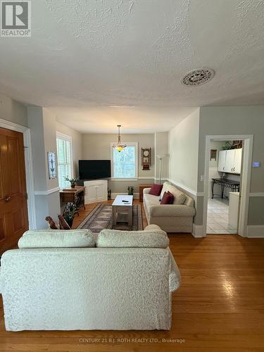 46 King Street N, Innisfil, ON - Indoor Photo Showing Bedroom