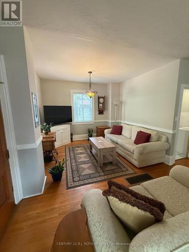 46 King Street N, Innisfil, ON - Indoor Photo Showing Living Room