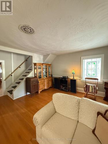 46 King Street N, Innisfil, ON - Indoor Photo Showing Living Room